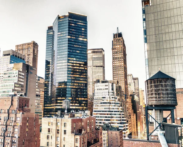 Midtown lights on a beautiful evening, New York from rooftop. — Stock Image Midtown Lights Beautiful Evening New York Rooftop Stock Picture