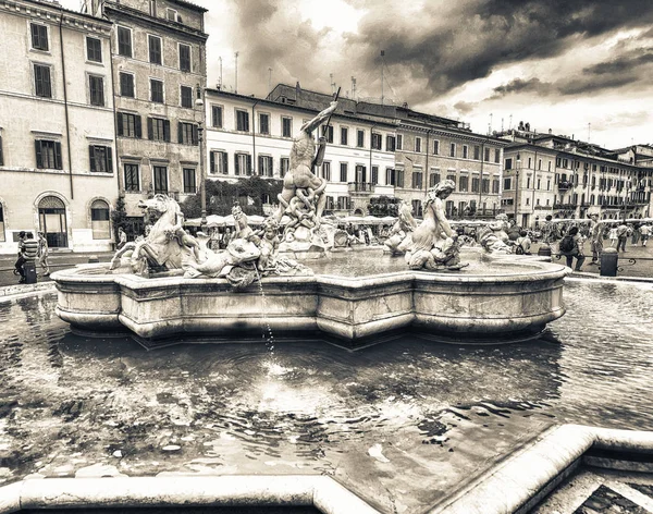 Roma Junio 2014 Los Turistas Caminan Por Plaza Navona Más —  Fotos de Stock