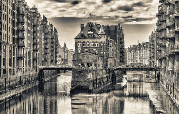 Hamburg Deutschland Juli 2016 Berühmte Wasserburg Der Speicherstadt Hamburg Zieht — Stockfoto