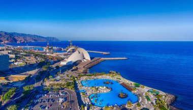 Santa Cruz de Tenerife Skyline boyunca sahil, Kanarya Adaları, İspanya'nın havadan görünümü.