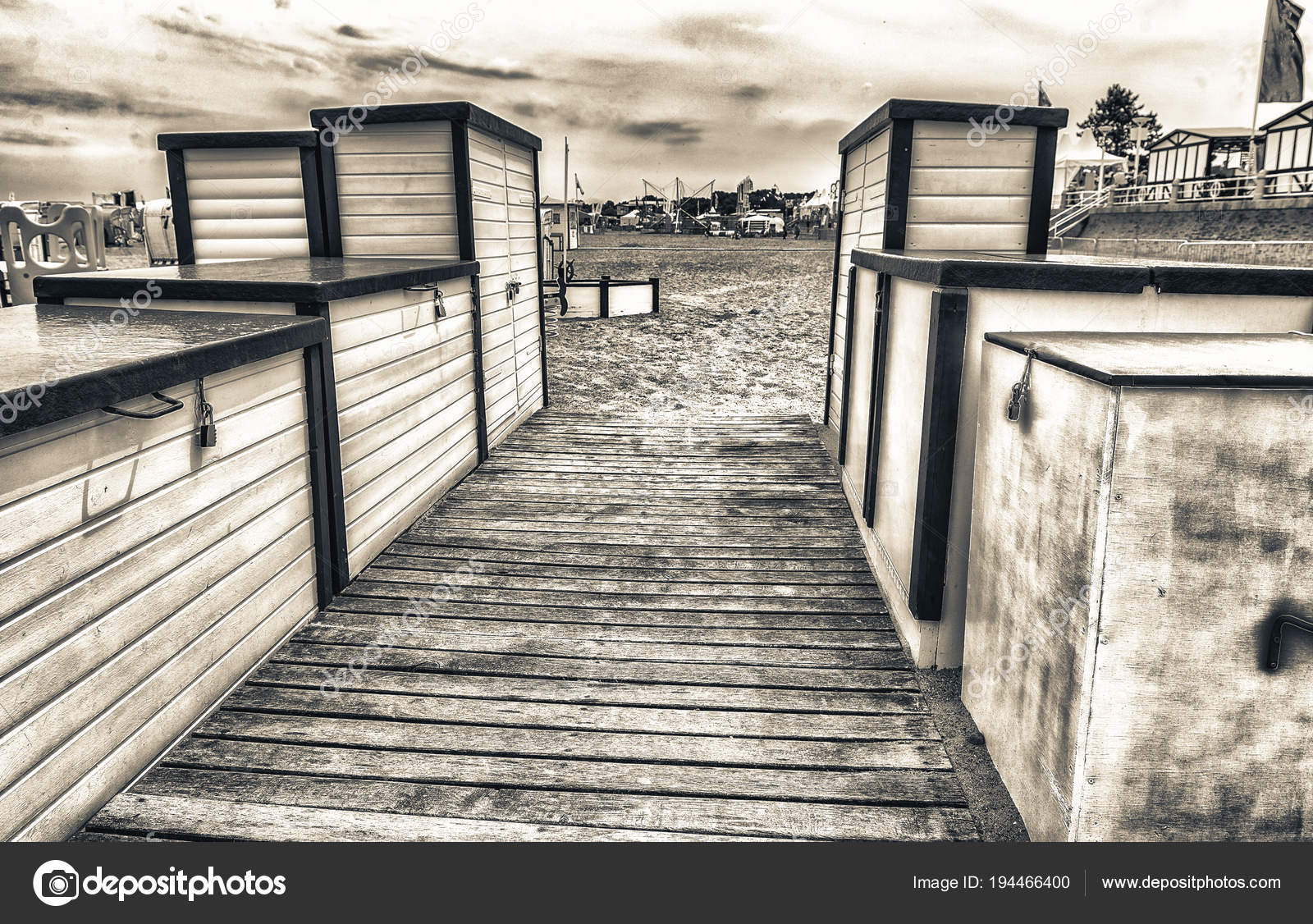 Schöne Bunte Holzhütten Strand — Stockfoto © jovannig #194466400
