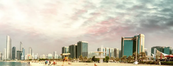 Abu Dhabi Panoramische Skyline Bei Sonnenuntergang Vom Corniche Beach Aus — Stockfoto