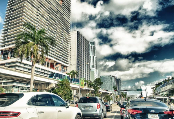 Miami Marzo 2018 Tráfico Centro Ciudad Hermoso Día Miami Atrae — Foto de Stock