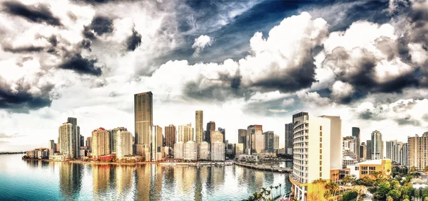 Gün Doğumunda Miami Brickell Key Panoramik Hava Görüntüsü — Stok fotoğraf