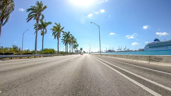 Macartur Causeway Von Einem Fahrenden Auto Aus Gesehen Miami — Stockfoto