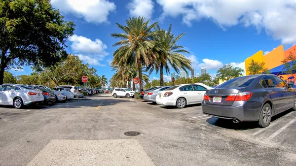 Miami Abril 2018 Estacionamento Ilha Selva Partir Carro Movimento Dia — Fotografia de Stock