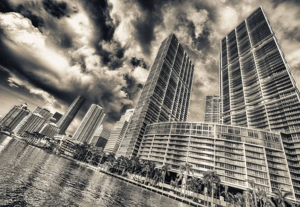 Downtown Miami Skyline Edifícios Reflexões Brickell Key — Fotografia de Stock