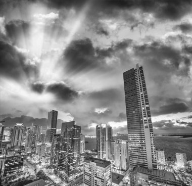 Sunrise, Florida, şaşırtıcı Downtown Miami manzarası.