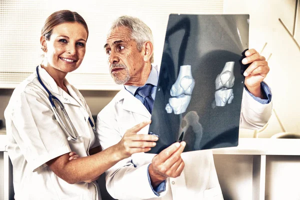 Doctor Patient Discussing Medical Tests — Stock Photo, Image