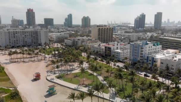 Miami Beach Ocean Drive Edifícios Longo Praia Vista Aérea — Vídeo de Stock