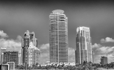 Binalar ve blu gökyüzü güney Pointe Park, Miami Beach.