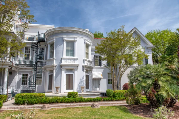 Charleston French Quarter prachtige architectuur en park, South — Stockfoto