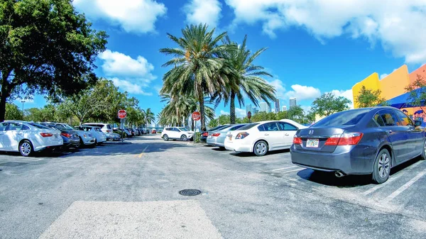 Miami Abril 2018 Estacionamento Ilha Selva Partir Carro Movimento Dia — Fotografia de Stock