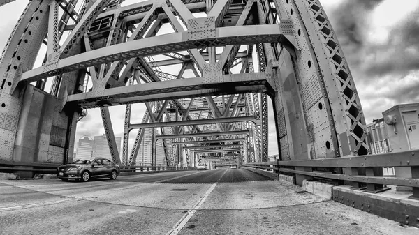 Jacksonville Kwiecień 2018 Główny Most Uliczny Widziany Jadącego Samochodu Miasto — Zdjęcie stockowe
