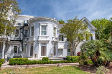 Charleston Fransız Mahallesi güzel mimari ve park, Güney Carolina - Amerika