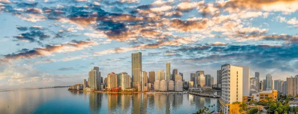 Panoramisch Uitzicht Vanuit Lucht Downtown Miami Brickell Key Bij Zonsopgang — Stockfoto