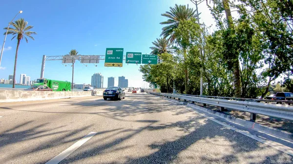 Miami April 2018 Macarthur Causeway Från Flyttanden Bil Vårdag Staden — Stockfoto