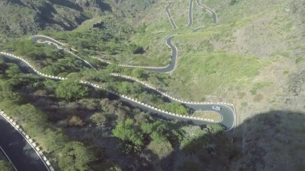 Vista Aérea Estrada Ventosa Nas Montanhas — Vídeo de Stock