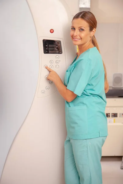 Smiling Doctor Setting Medical Machine Hospital — Stock Photo, Image