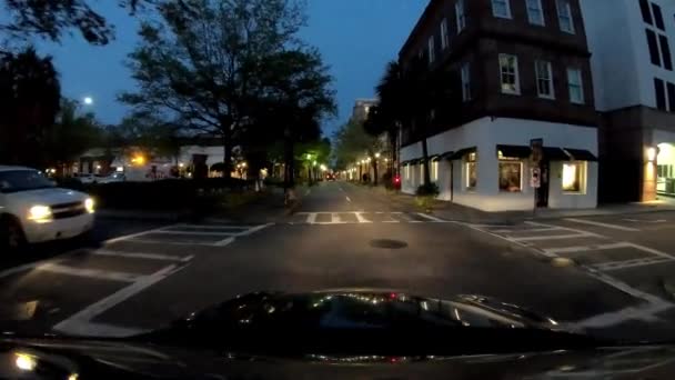 Vue Voiture Conduisant Long Charleston Soirée Usa Vidéo — Video