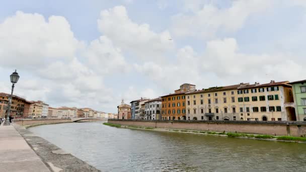 Jalan Lungarni Sepanjang Aliran Sungai Arno Pisa Italia — Stok Video