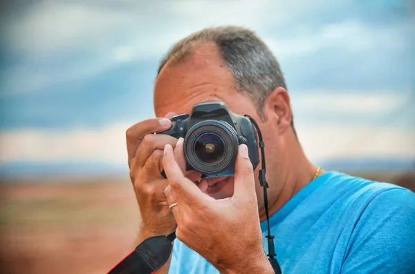 Чоловік Фотограф Робить Фотографії Національного Парку Подорожі Свята Відпустка — стокове фото