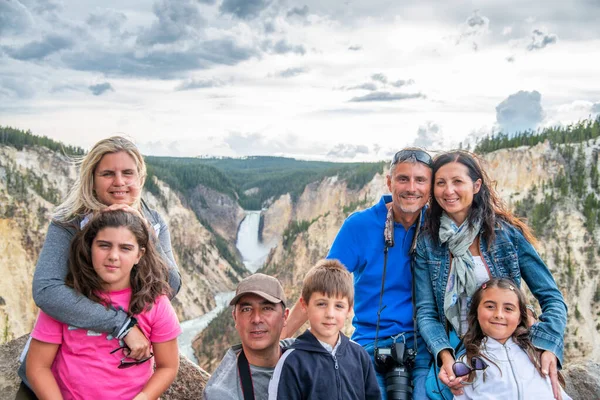 Two Family Children Enjoying Visit National Park Amazing View Tourists — Stock Photo, Image