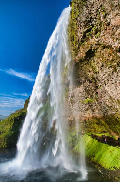 Krásný výhled na Seljalandfoss vodopády na Islandu na slunné — Stock fotografie