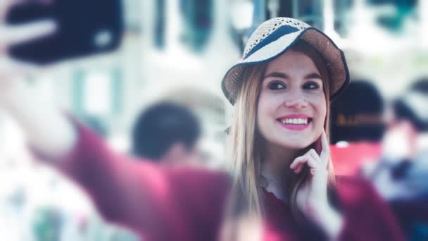 Imágenes Una Hermosa Joven Tomando Selfie Barcelona — Vídeo de stock