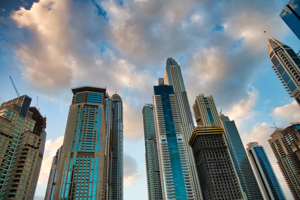 Majestuosos edificios modernos de Dubai Marina. Emiratos Árabes Unidos , —  Fotos de Stock