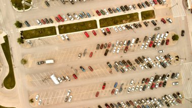 Büyük araba park havai görünümü