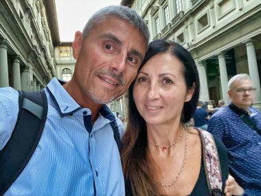 Floransa 'da selfie çeken bir çift..