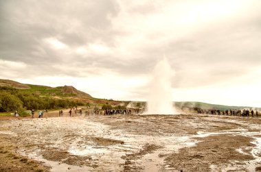 İzlanda, Strokkur 'da Geysir patlaması