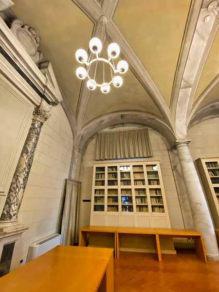 PISA, ITALY - SEPTEMBER 27, 2019: Interior of Saint Anna Univers — Stock Photo, Image