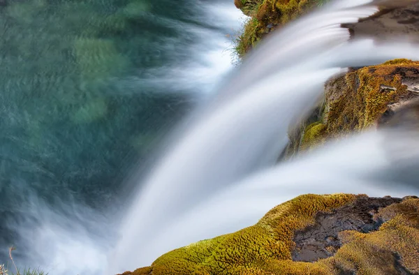 Movimiento borroso del agua. Kirkjufell Cascadas en Snaefellnes Pen —  Fotos de Stock