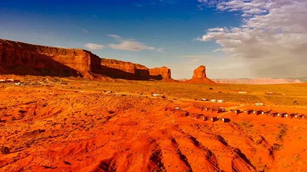 Letecký panoramatický výhled na národní park Monument Valley v létě — Stock fotografie