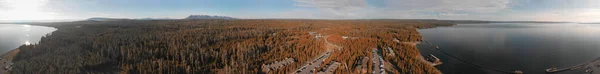 Vista aérea panorámica de las casas Jackson Hole y hermosa mounta —  Fotos de Stock