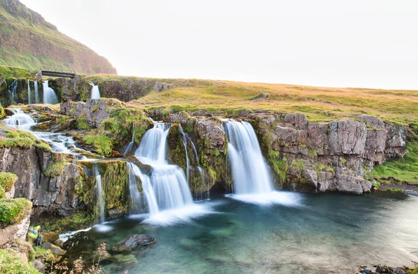 Kirkjufell Cascadas en la Península de Snaefellnes, Islandia —  Fotos de Stock