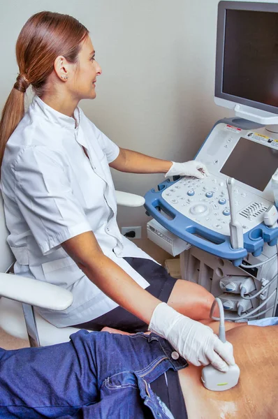 Belly Ultrasound Hospital Elderly Patient Confident Female Doctor — Stock Photo, Image