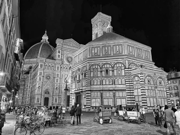 Florence, Italië - 26 september 2019: Nachtzicht op Piazza del D — Stockfoto