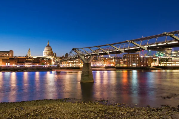 St Paul Cathedral and Millennium Bridge at night, London — Stock Photo, Image