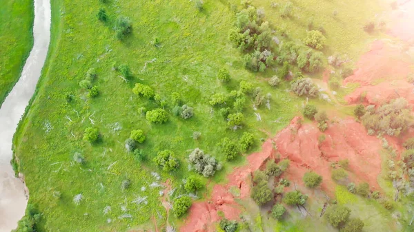 Bela vista aérea aérea dos prados do campo no verão — Fotografia de Stock