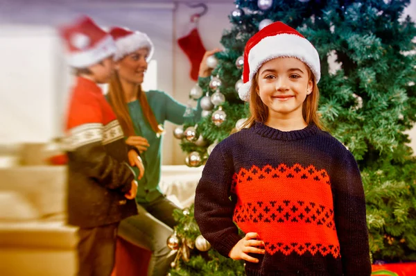 Feiertage Und Festkonzept Glückliche Familie Hause Feiert Weihnachten — Stockfoto