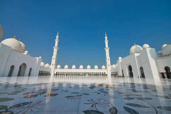 Abu Dabi, Bae - Aralık 2016: Şeyh Zayed M'nin dış görünümü — Stok fotoğraf