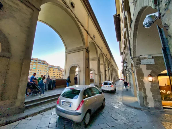 Florencie, Itálie - 26. září 2019: Pohled na západ slunce na Lungarni, F — Stock fotografie