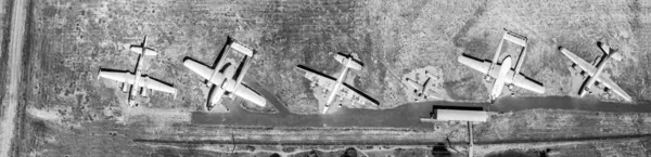 Αεροφωτογραφία Του Πάρκου Παλιά Αεροσκάφη Ευθυγραμμισμένα Αεροσταθμός Αεροπλάνα Δρόμος Ταξιδιωτική — Φωτογραφία Αρχείου