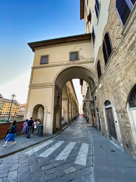 Florenz, italien - september 26, 2019: sonnenuntergang blick von lungarni, f — Stockfoto