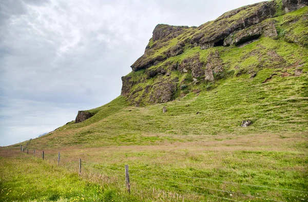 루트 셸 르 동굴에서 바라본 산들, 아이슬란드 — 스톡 사진