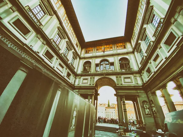 Флоренція, Італія - 26 вересня 2019 р.: палац Уффіці на заході сонця — стокове фото