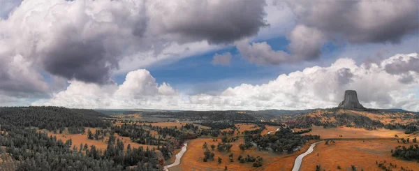 Panoramic aerial view of Devils Tower National Monument at summe — Stock Photo, Image